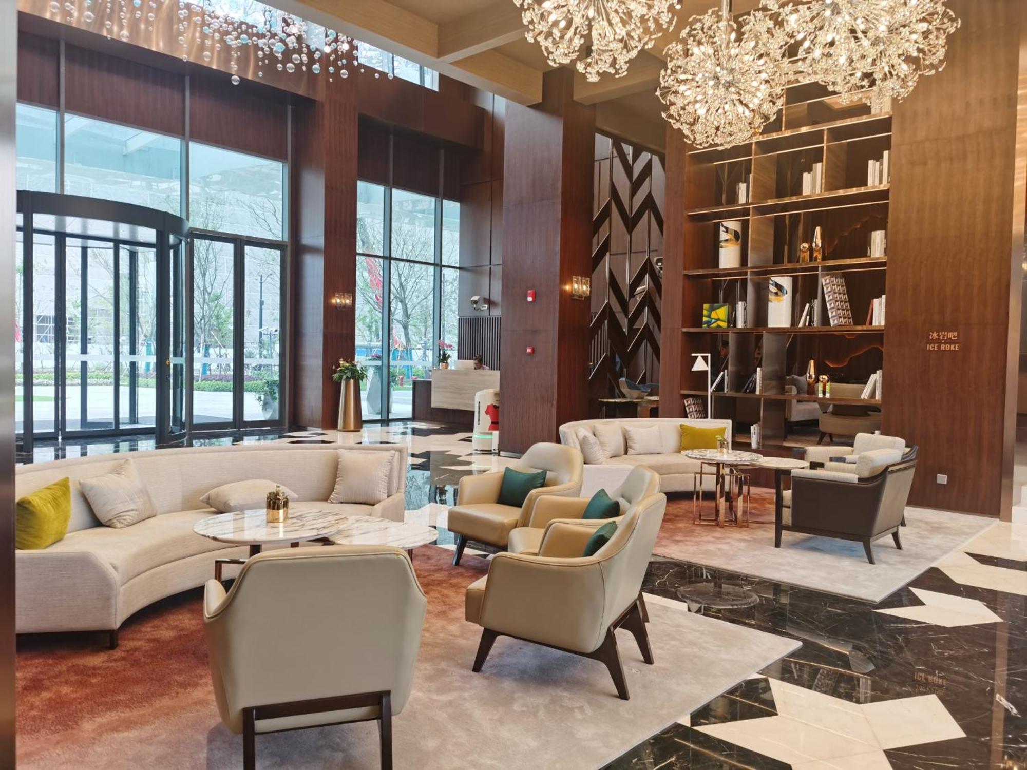 L+Snow Supreme Hotel Шанхай Екстериор снимка