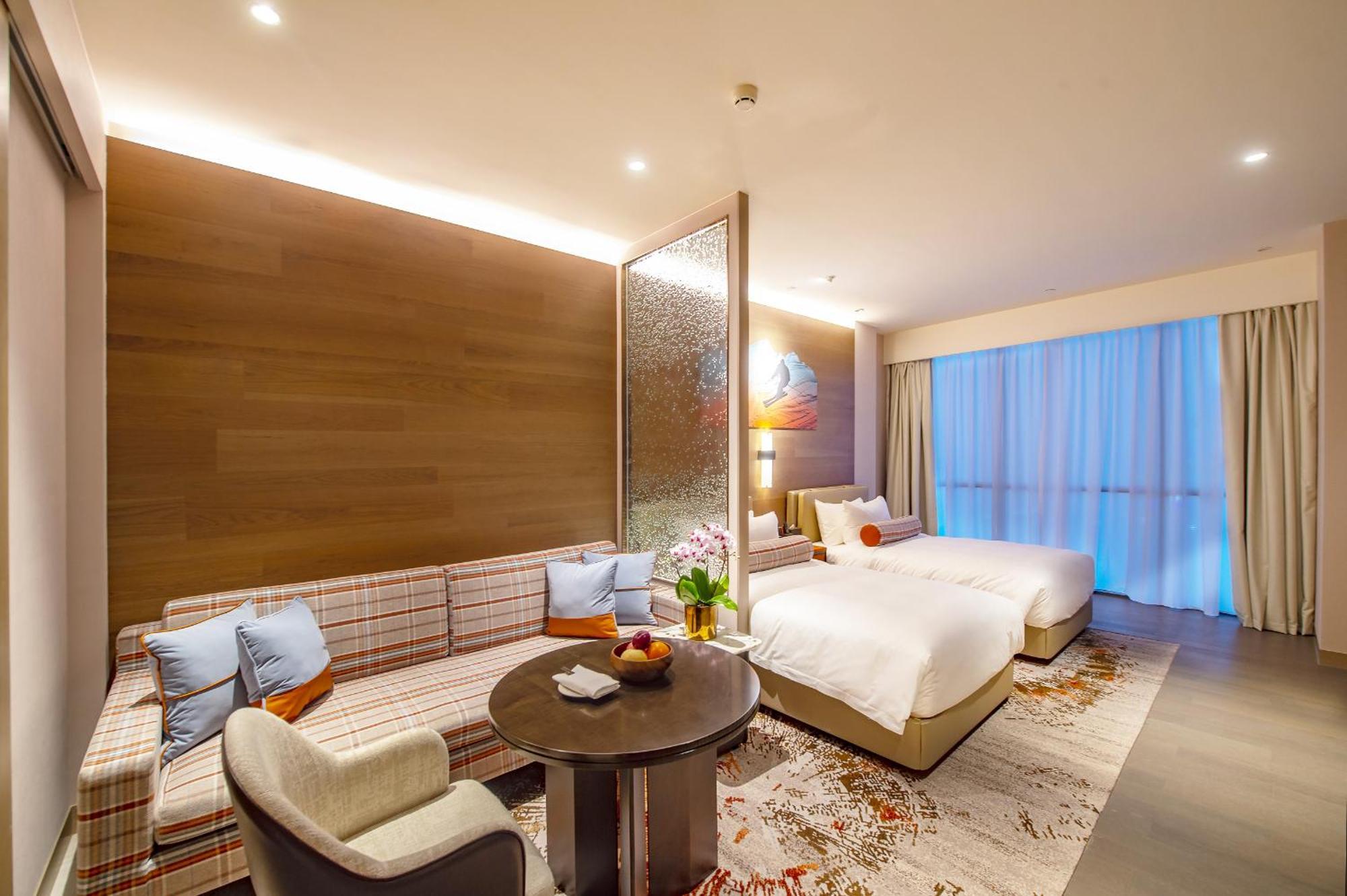 L+Snow Supreme Hotel Шанхай Екстериор снимка